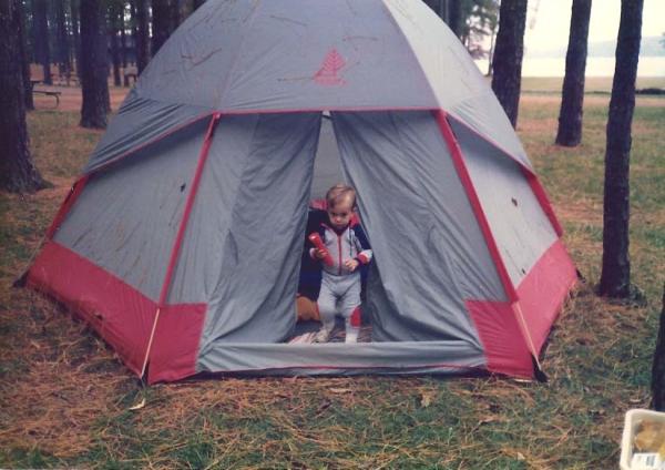 ３歳のアーロンさん。家族とキャンプへ（写真提供：アーロンさん）