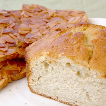 阿佐ヶ谷フロランタンラスク（左）とバナナブレッド（右）