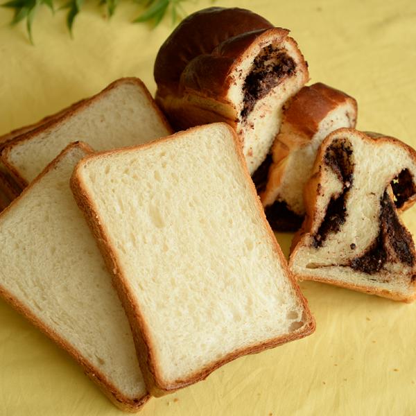 おすすめの食パン（左）、チョコマーブル（右）