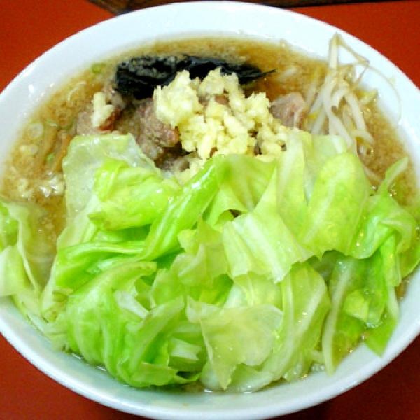 味噌ニンニクキャベツ入りラーメン／700円／麺140g