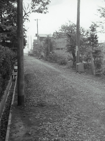 井草五丁目5番地付近　昭和32年　道の端には「どぶ」と呼ばれる側溝がある