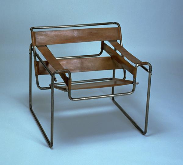 所蔵品の一つマルセル・ブロイヤー作　クラブアームチェアB3(ワシリー)、デザイン1925年、製造1928/29年