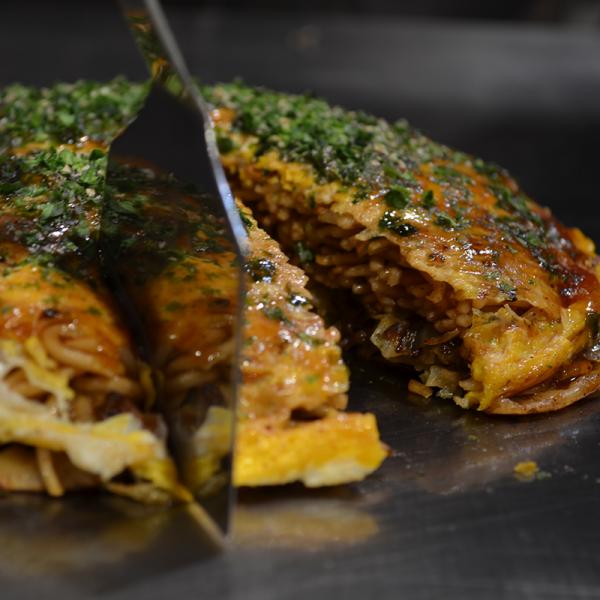 ふっくら焼きあがった「そば肉玉」