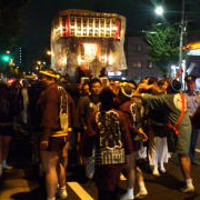 例大祭での万灯神輿巡業 （写真提供：成宗須賀神社）