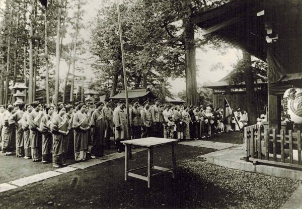 太平洋戦争への出征の様子（写真提供：馬橋稲荷神社）