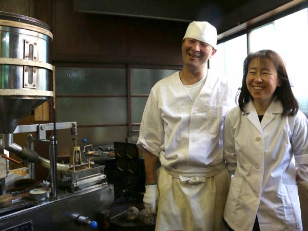 二代目店主・菊地正明さんと妻の文子さん