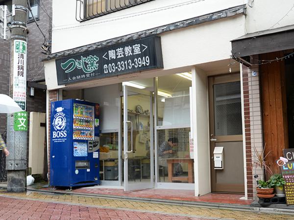 店舗はルック商店街にある。高円寺駅から徒歩約７分、新高円寺駅から徒歩約３分
