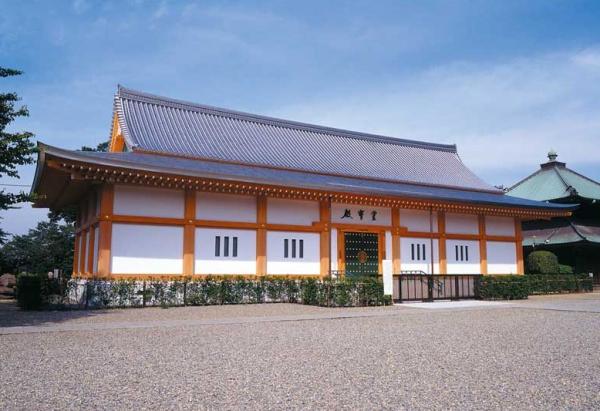 漆喰で仕上げられた池上本門寺 霊宝殿（写真提供：あじま左官工芸）
