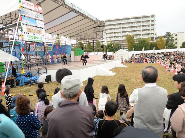 2013（平成25）年より毎年開催されている「すぎなみフェスタ」。ステージイベントやパンまつり、物産展などが人気