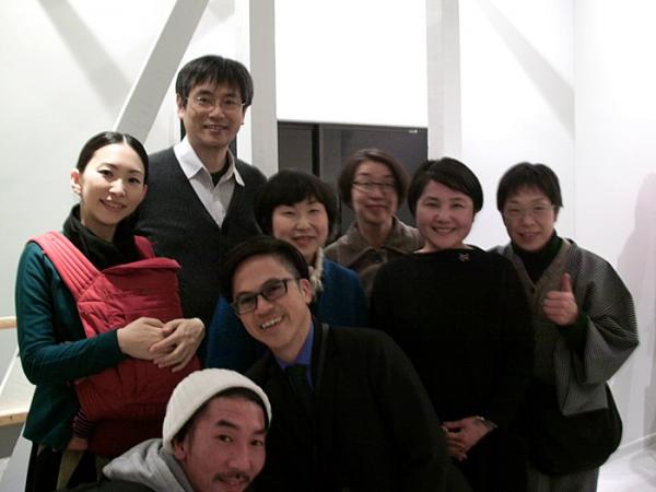 チャサンポーのメンバーたち。中央・國時誠さん、後列・田中庸介さん、右下隣・奥さんの史子さん
