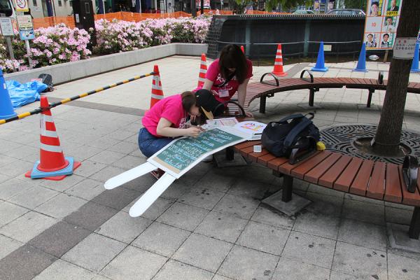 イベントの成功にはボランティアスタッフの力が欠かせない（写真提供：高円寺びっくり大道芸実行委員会）