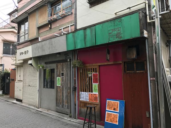 65chabuは三軒長屋の真ん中にある