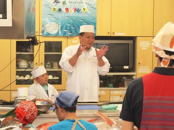 食育イベント「父子お魚クッキング」には講師を派遣（写真提供：東信水産）