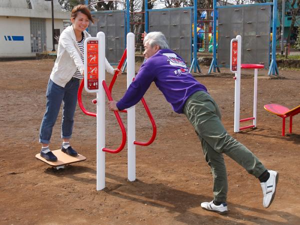 健康器具「いろどりフィットネス」。体力差のある人も、それぞれのペースに合わせて使える工夫がされている（写真提供：日都産業株式会社）