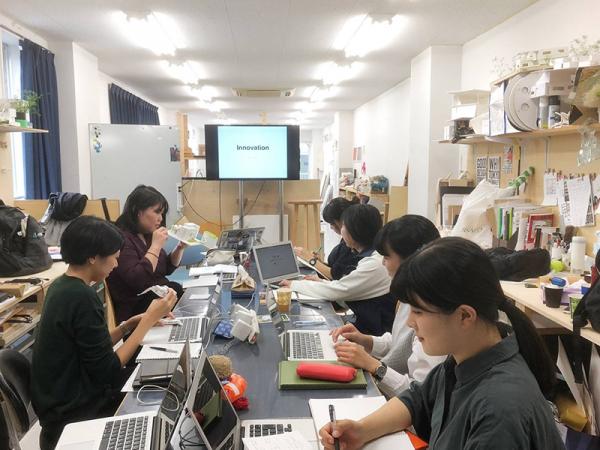 地域の課題を通して、杉並区への関心をおのずと高めていく学生達。「１つ１つの課題に真面目に取り組む学生が多いのです」と先生談（写真提供：阿佐ヶ谷美術専門学校）