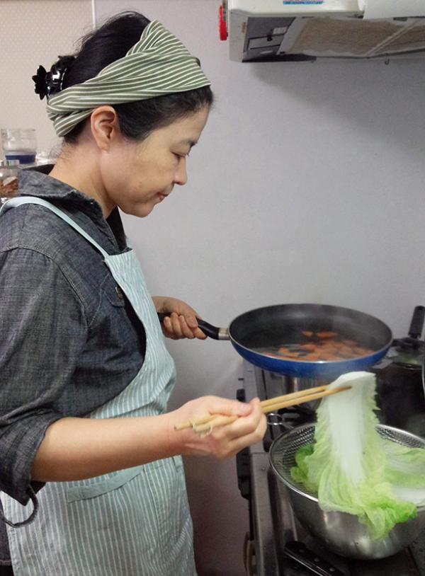 料理教室でデモンストレーション