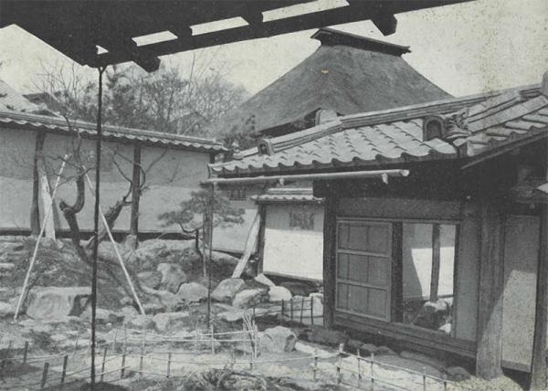 山形県上山市にある「春雨庵（はるさめあん）」。沢庵（たくあん）禅師が仮居したといわれる庵の復元を担当した