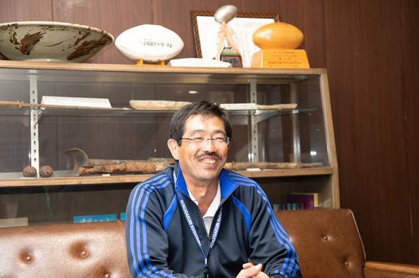 「ラグビーの魅力は、誰もがチームに貢献できるところにあります」と語る土屋謙太郎監督