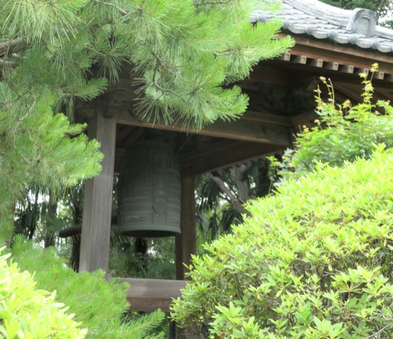 1720（享保５）年製の鐘は、第２次世界大戦時の金属回収令により政府に回収された。現在の鐘は1960（昭和35）年に新鋳されたもの