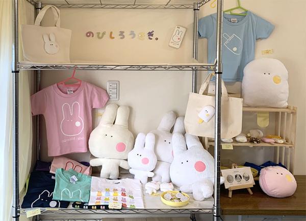 うさぎや「ライスキャンディー」のキャラクターグッズも販売している