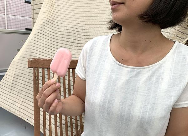 パッケージを取ると、見た目はアイスキャンディーそのもの