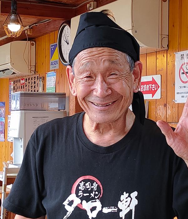 人懐こい笑顔の荒木さんは72歳。ラーメン店での修業はせずに自分の味を作り上げた