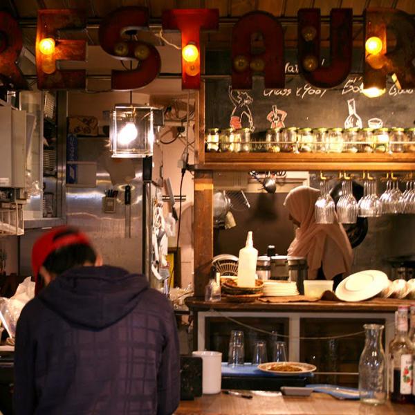 バングラデシュ出身の女性が調理を担当している（写真提供：EXPERIENCE SUGINAMI TOKYO）