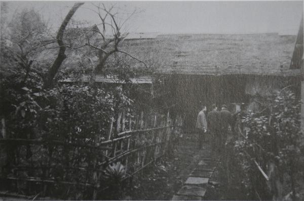 1974（昭和49）年、解体前の旧井口家住宅長屋門（写真提供：杉並区立郷土博物館）