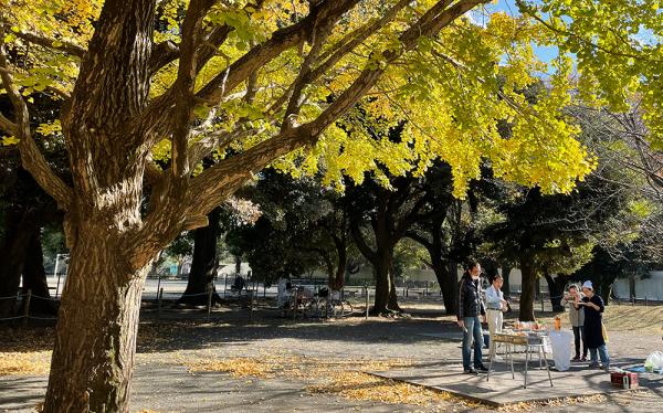 桜や紅葉を眺めながらアウトドアバーベキューを楽しめる