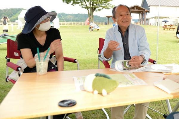 「小千谷国際交流の会」の会長と奥様と「おぢゃ～る」で待ち合わせ