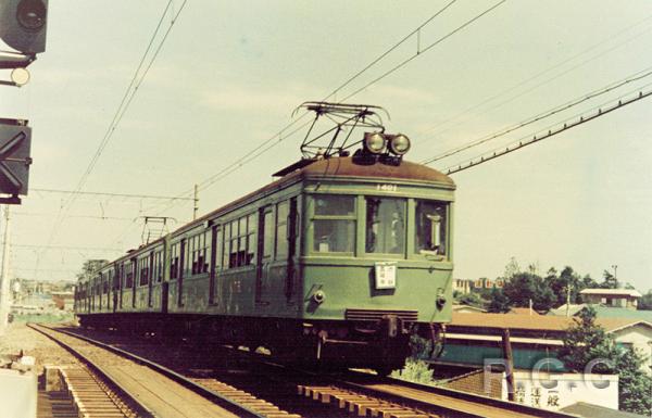 京王帝都電鉄（現京王電鉄）井の頭線の写真も多数所蔵。高井戸駅で1965（昭和40）年８月に荒川さんが撮影した懐かしい緑の吉祥寺行車両（写真提供：RGG)