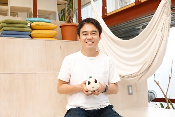  小高ワーカーズベース代表・和田さん。2019（平成31）年にオープンした活動拠点「小高パイオニアヴィレッジ」にて