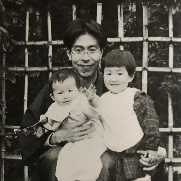 岸田國士と娘たち。1930（昭和５）年撮影（出典：『岸田國士全集第８巻』） 