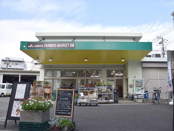 青梅街道沿いにある立て看板が目印。６台分の駐車場を完備。丸ノ内線南阿佐ケ谷駅からは徒歩約12分