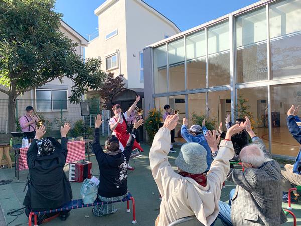 2021（令和３）10月、成田東にある杉並東洋幼稚園園庭で「新しいアルプスのコンサート」を開催