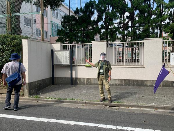 久我山小学校前に「東原遺跡」の文化財案内標示板がある