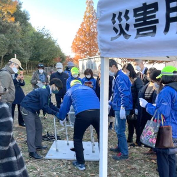 区民によるマンホールトイレの組み立て訓練