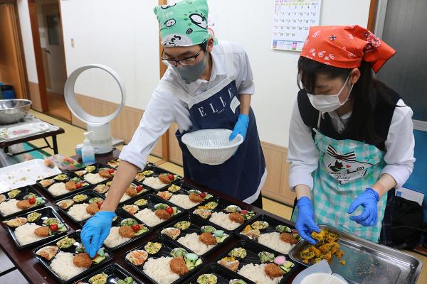 「高円寺・子ども食堂の会」と連携するなど、社会貢献活動に取り組んでいる（写真提供：東京立正中学校・高等学校）