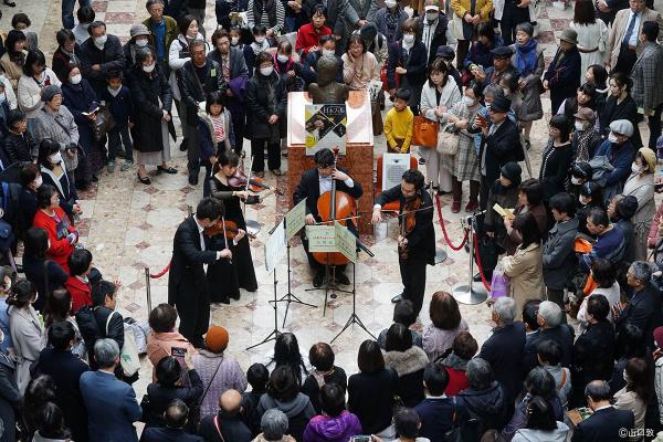 2020（令和２）年２月、九州での演奏（写真提供：日本フィルハーモニー交響楽団　©山口敦）