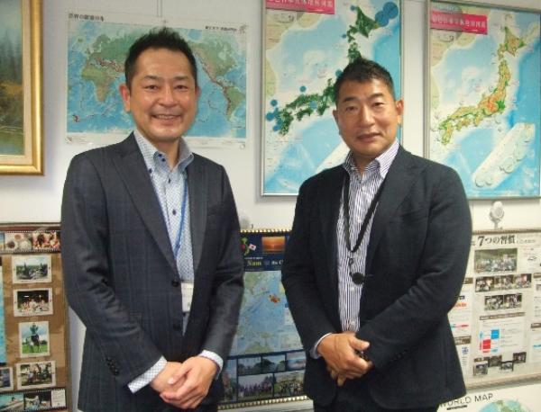 菊地事業推進本部長（写真左）と西山代表取締役社長