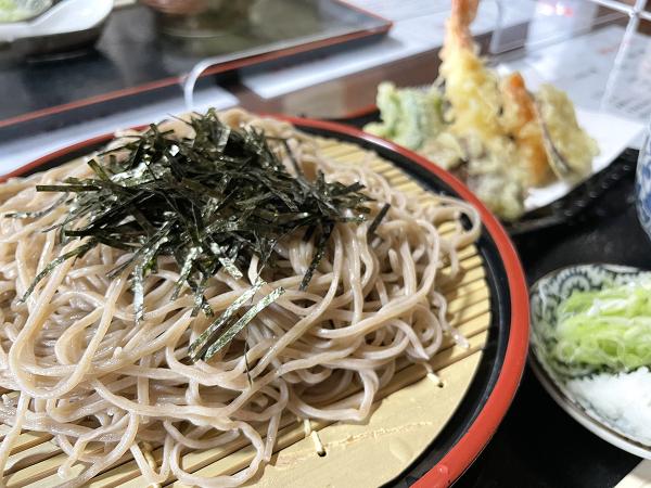 「麺処びわ」の天ざるそば