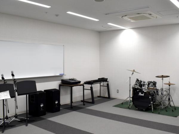 機材を備えた音楽室。アップライトピアノのある音楽室もある（写真提供：東急コミュニティー）