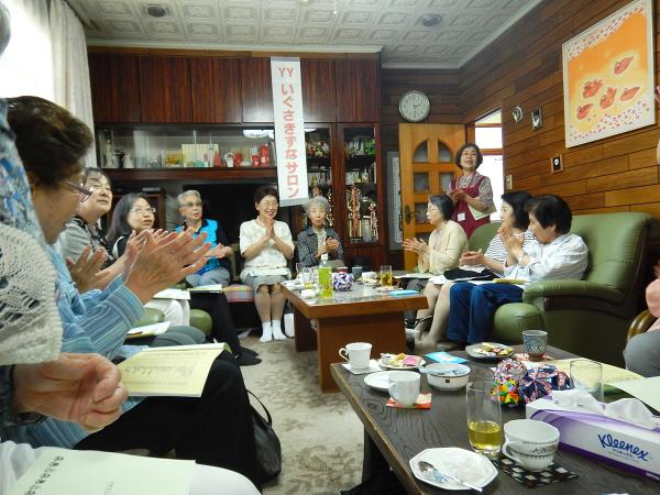 個人宅で開催される「きずなサロン」（写真提供：社会福祉協議会）