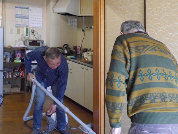 地域住民が協力して高齢者の日常生活を援助する「ささえあいサービス」（写真提供：社会福祉協議会）