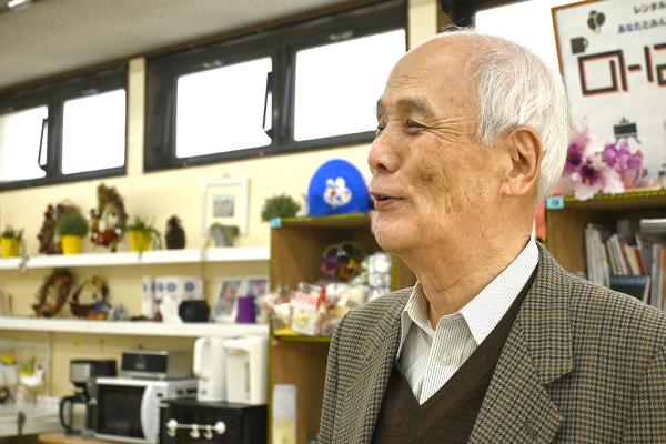 「このような活動をするとは妻も思っていなかった」と笑う