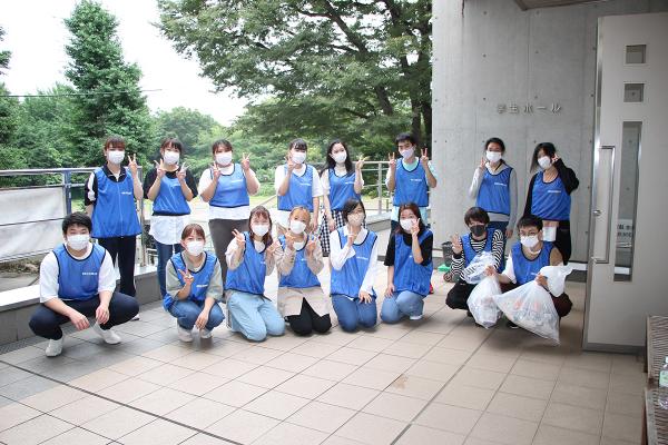 近隣地域の清掃ボランティア活動（写真提供：東京立正短期大学）