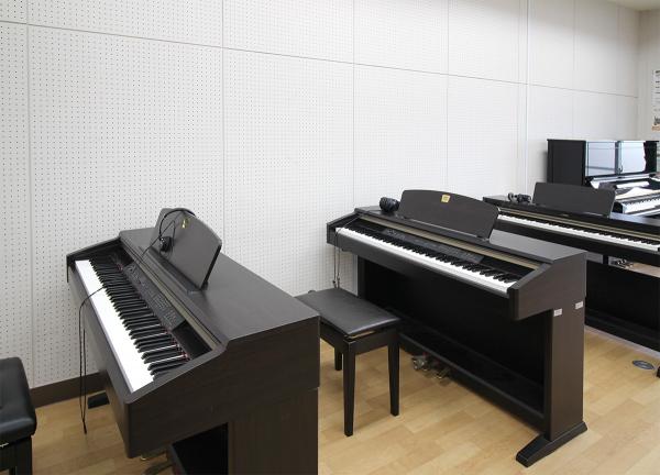 ピアノ室。空きがあれば他専攻でも使用できる（写真提供：東京立正短期大学）