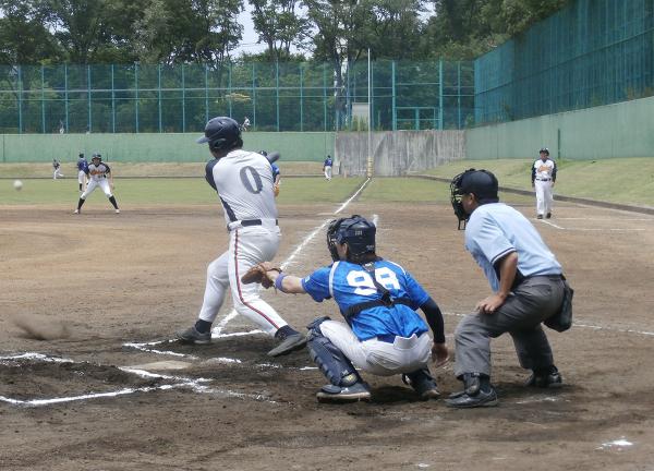 負けたら終わりのトーナメント戦。選手はもちろん、審判員にとっても真剣勝負だ