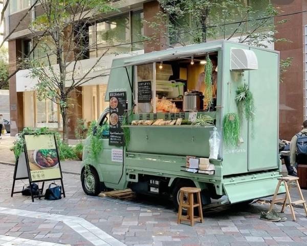 中野四季の森公園に出店する「レクト号」（写真提供：レクトサンドカフェ）