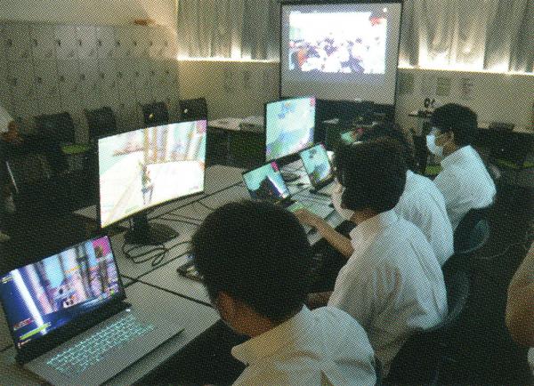 情報高等科の授業風景（写真提供：野田鎌田学園杉並高等専修学校）